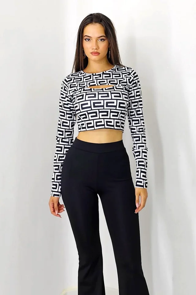 Bluza crop Sienna, cu decolteu decupat si maneca cu fenta/deget, White Maze