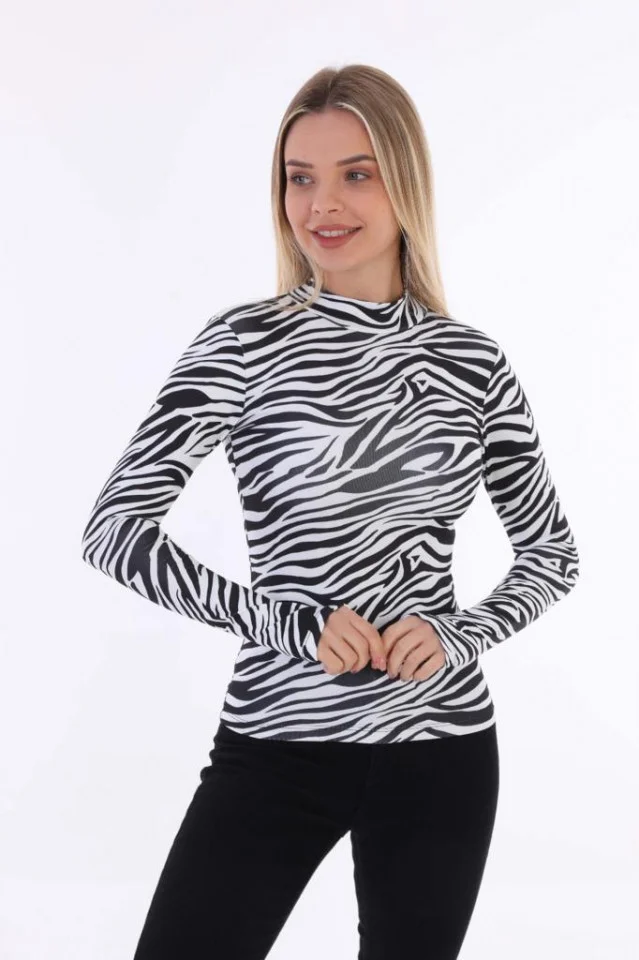 Bluza cropped Bella, pe gat, Zebra