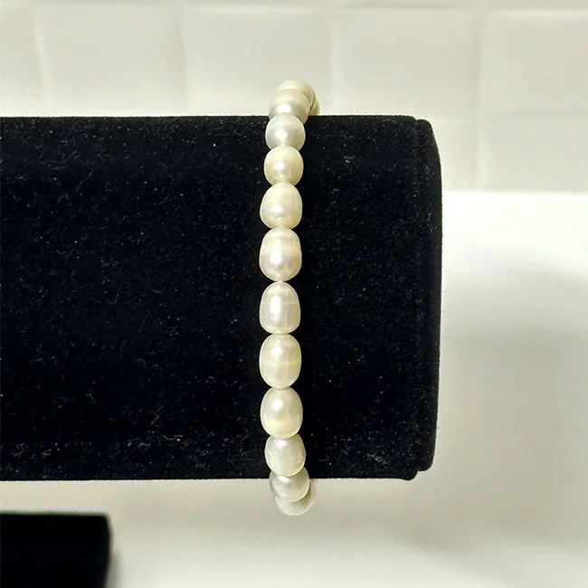 Bratara dama Classy, elastica, cu perle mici de cultura, Alb unt