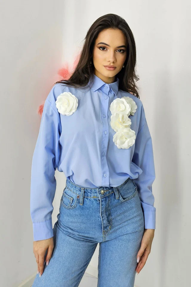 Camasa bumbac Nice Team, cu rever inalt si flori artizanale detasabile, Bleu