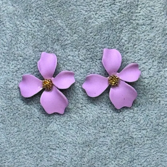 Cercei A Little Magic, cu design floral si prindere cu tija, Lila