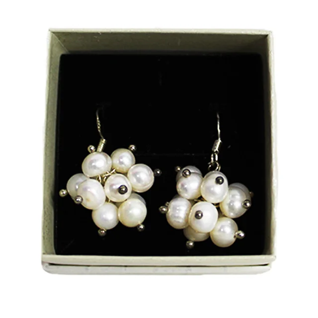 Cercei rotunzi Zelee in forma de ciorchine, in cutie cadou, alb