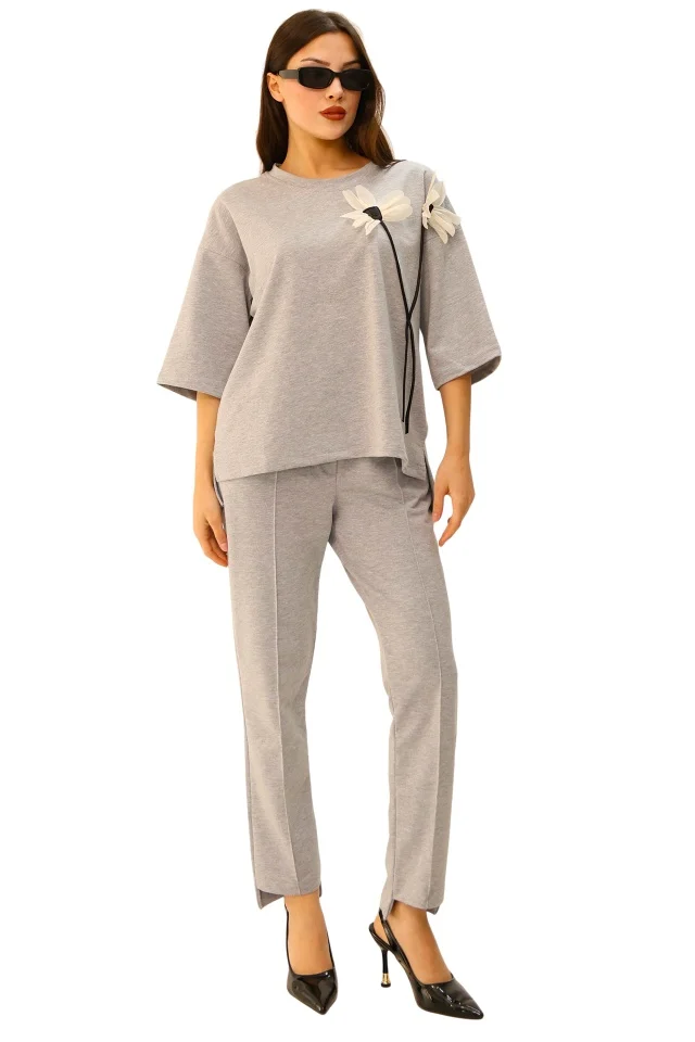 Compleu casual TEXA, pantaloni asimetrici cu tricou si flori in relief, Gri