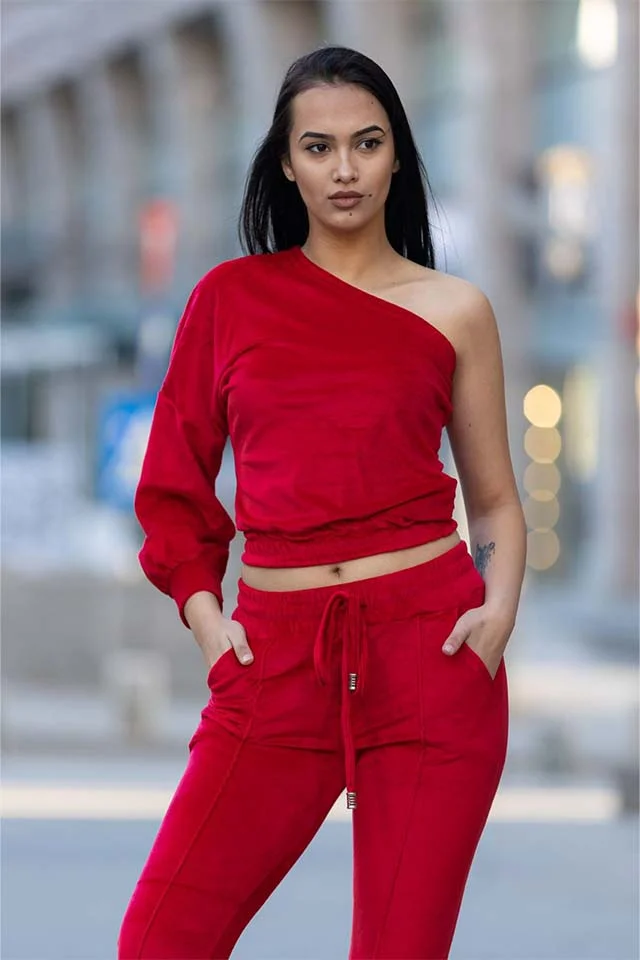 Compleu de catifea Mirabey pantaloni si bluza cu umar gol, Rosu