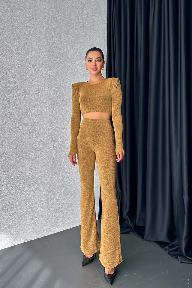 Compleu de ocazie, Vayana, bluza crop cu umeri supradimensionati si pantaloni evazati, Auriu