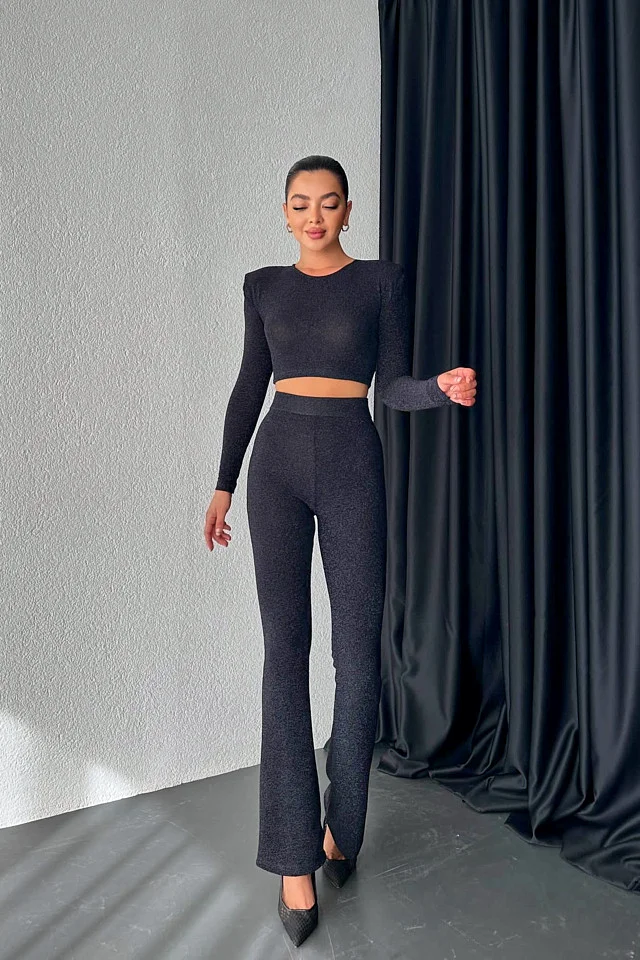 Compleu de ocazie, Vayana, bluza crop cu umeri supradimensionati si pantaloni evazati, Negru