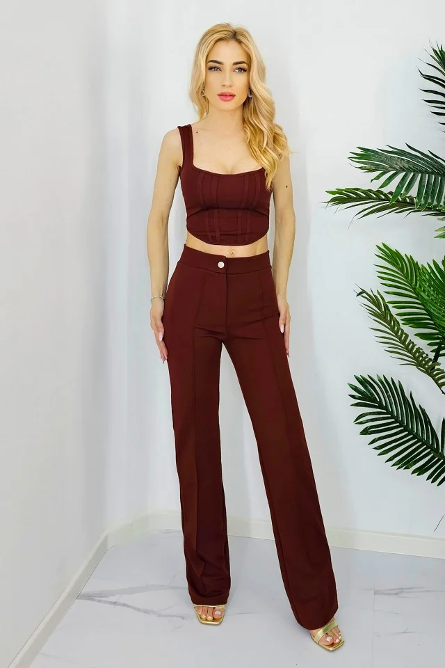 Compleu elegant Allan, top cu decolteu simetric, cusaturi evidentiate si pantaloni evazati, Maro