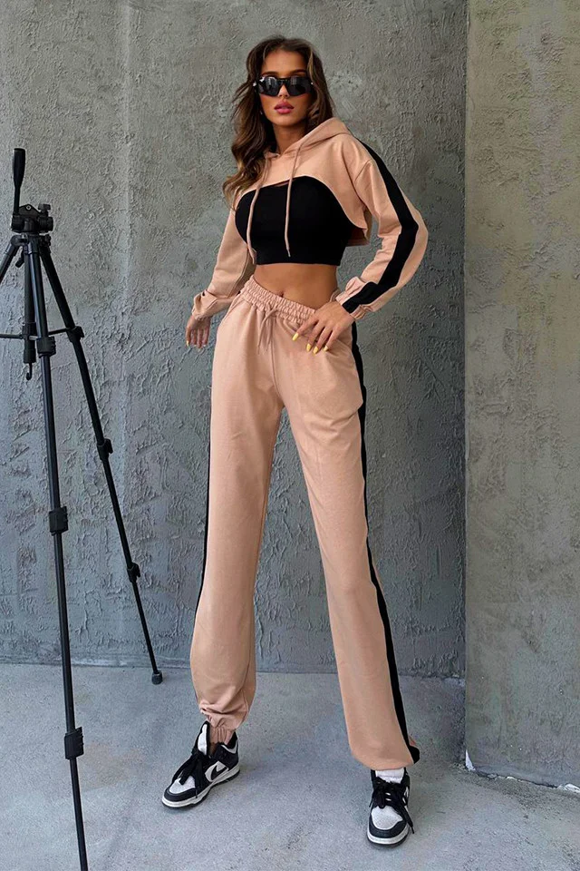 Compleu sport Bold Comfort, cu trei piese, hanorac decupat, top asortat si pantaloni cu dunga laterala, Bej