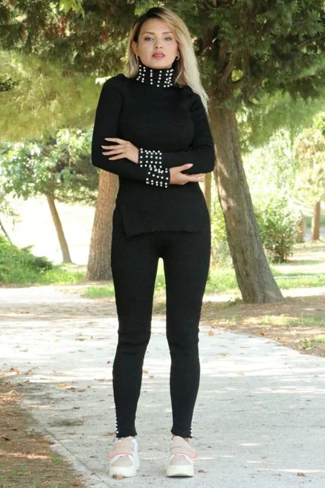 Compleu tetra Aniko, pantaloni si bluza pe gat, cu perle artizanale, Negru