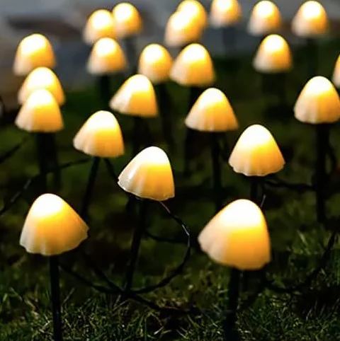 Decoratiune solara cu 30 de lampi in forma de ciuperca