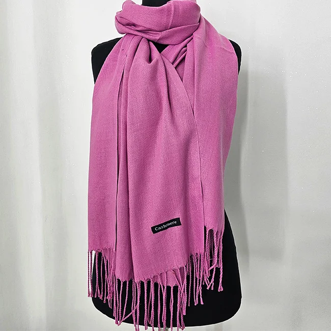 Esarfa tip sal Belladona, din material subtire, cu franjuri si emblema, Roz, 180x65 cm