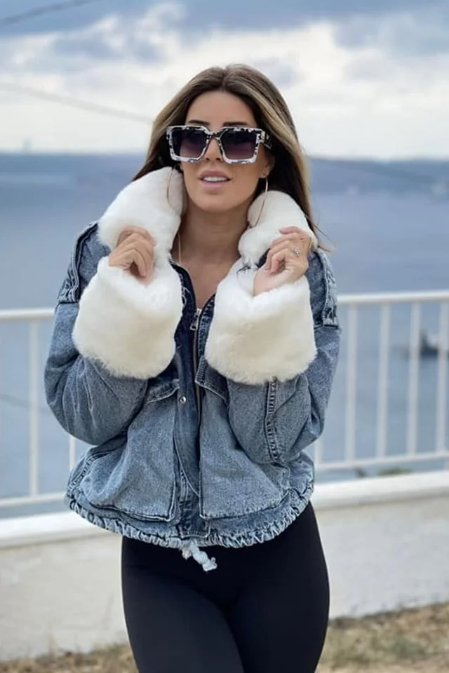 Geaca de blugi albastra Andra ,cu blanita alba