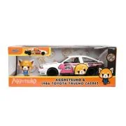 JADA AGGRETSUKO SET MASINUTA METALICA SI FIGURINA AGGRETSUKO SI TOYOTA TRUENO SCARA 1: 24