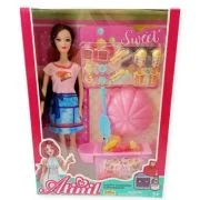 Papusa Atinil cu masina de inghetata