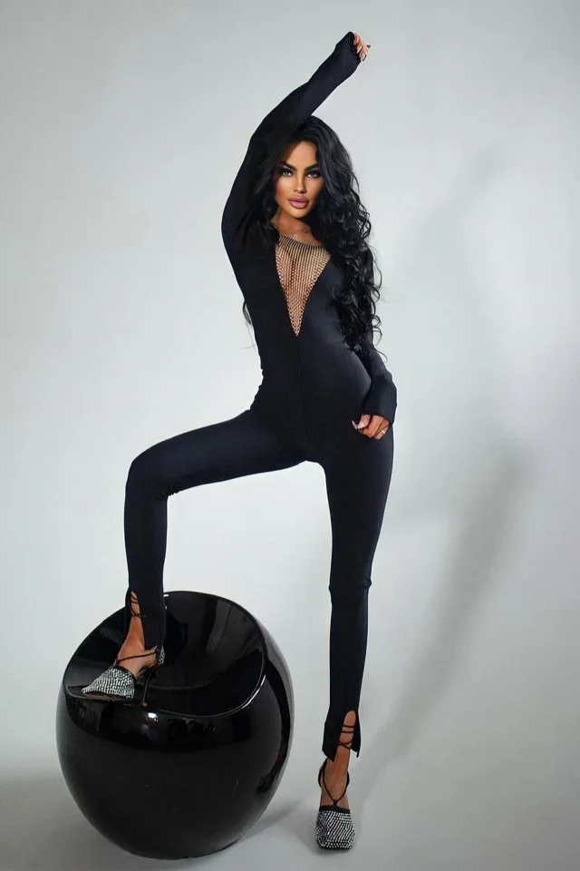 Salopeta modelatoare Best, cu maneca lunga, decolteu plasa cu cristale aplicate si slit la baza piciorului, Negru