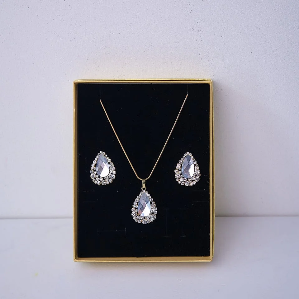 Set accesorii Feeling, din inox, cu cercei, lantisor si pandativ cu cristale, in cutie eleganta, Gold Drop