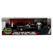 Set masinuta metalica Batmobile 1: 24 si 4 figurine